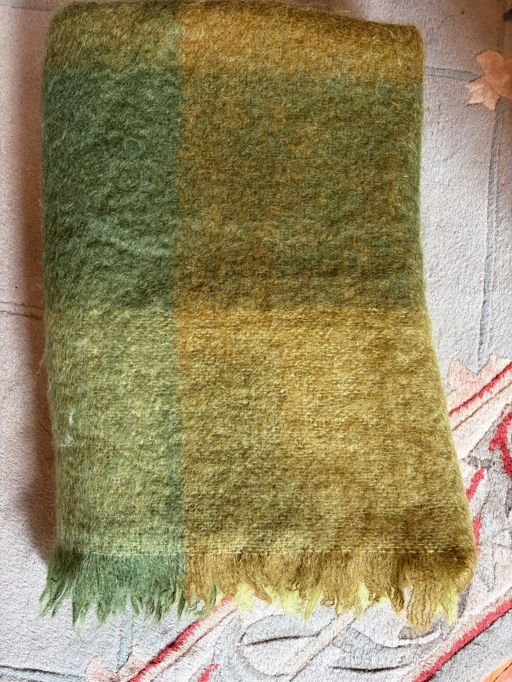 Vintage Avoca Ireland Mohair Wool Throw Blanket Green Tan Plaid 57x84 Fringe